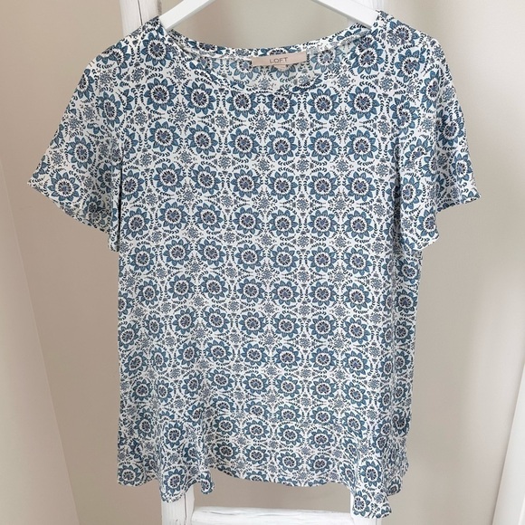 Loft Short Sleeve Medallion Design Blouse Size XS - Picture 1 of 13